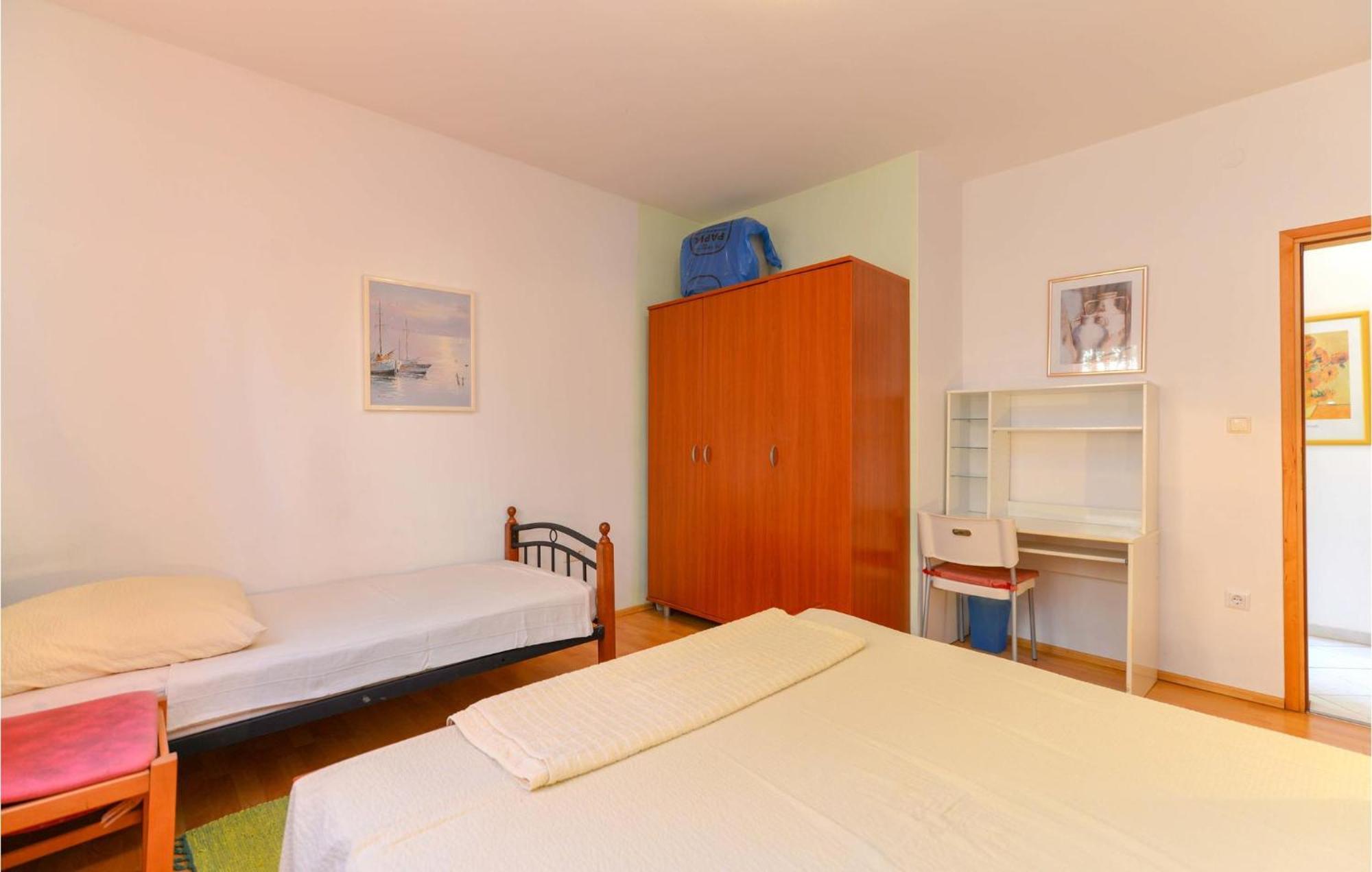 1 Bedroom Nice Apartment In Zadar Exteriör bild