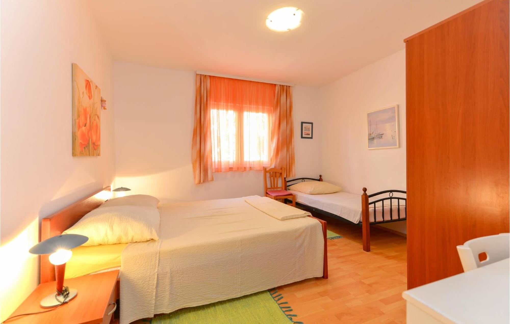 1 Bedroom Nice Apartment In Zadar Exteriör bild