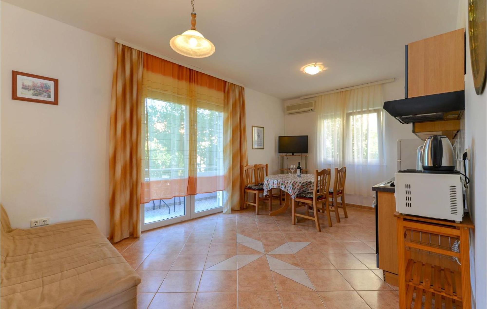1 Bedroom Nice Apartment In Zadar Exteriör bild