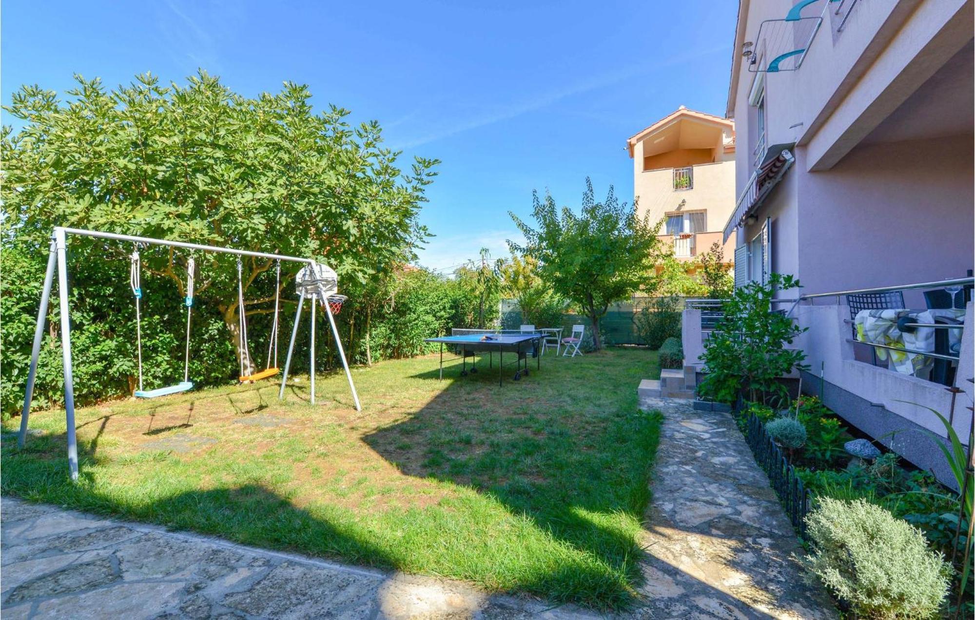 1 Bedroom Nice Apartment In Zadar Exteriör bild