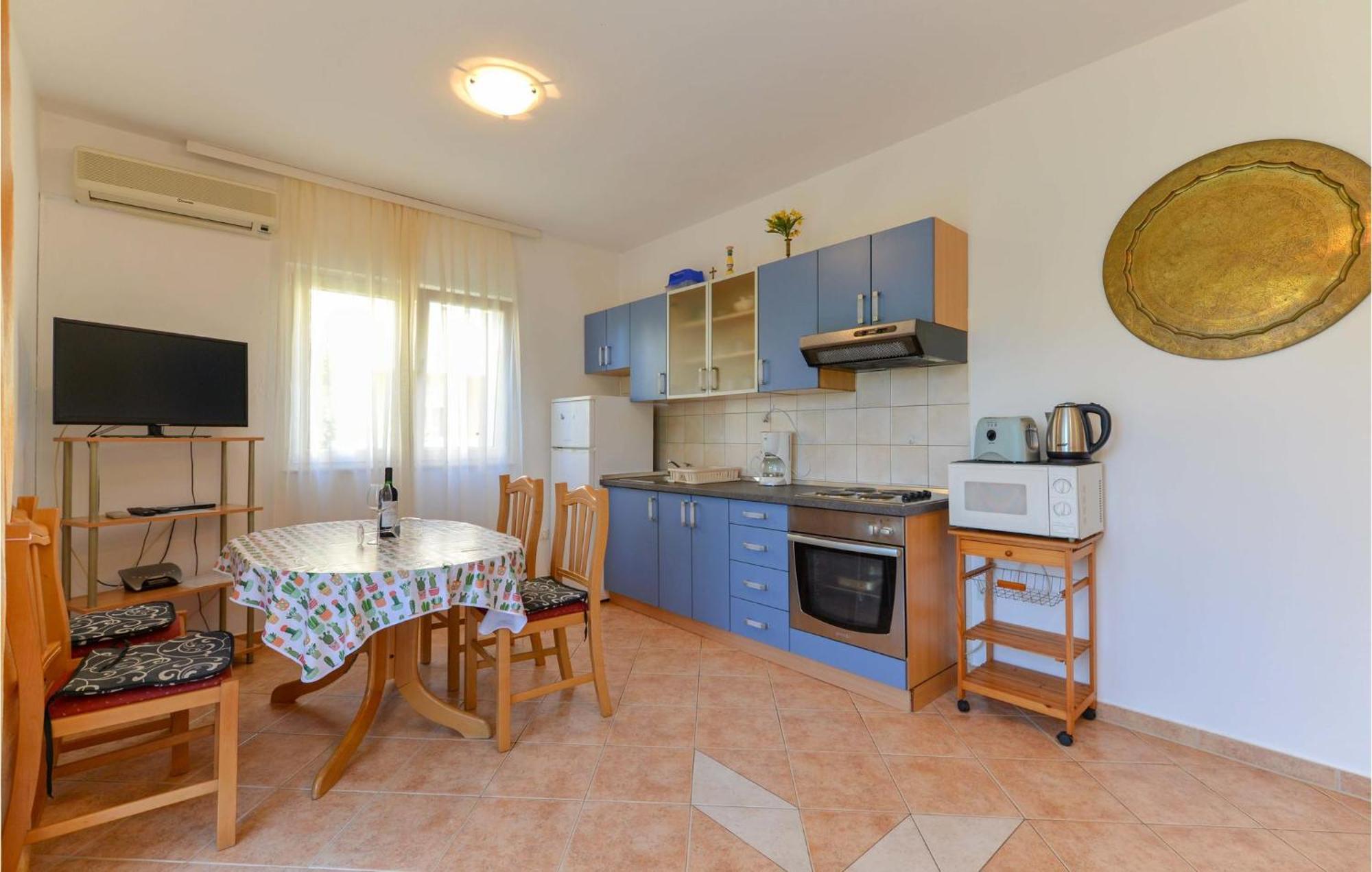 1 Bedroom Nice Apartment In Zadar Exteriör bild